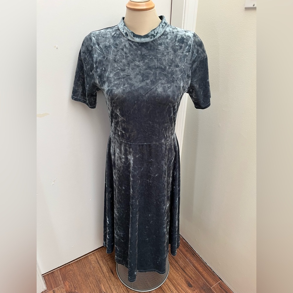 Tea n Rose Crushed Velvet Stretch Dress. Women’s size Large. Length 42” inches